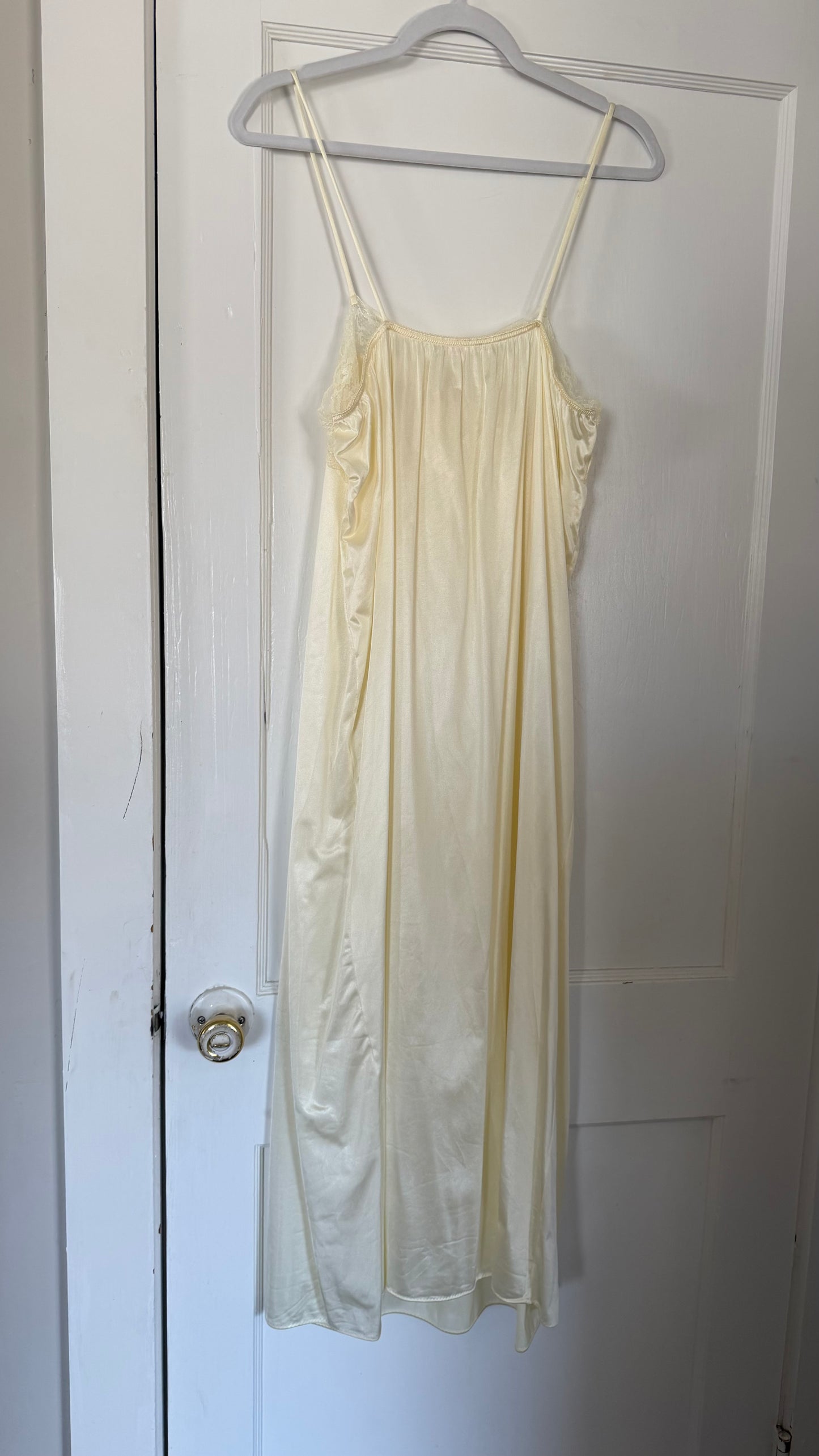 Ivory/Cream Lace & Ribbon Detail Peignoir Set