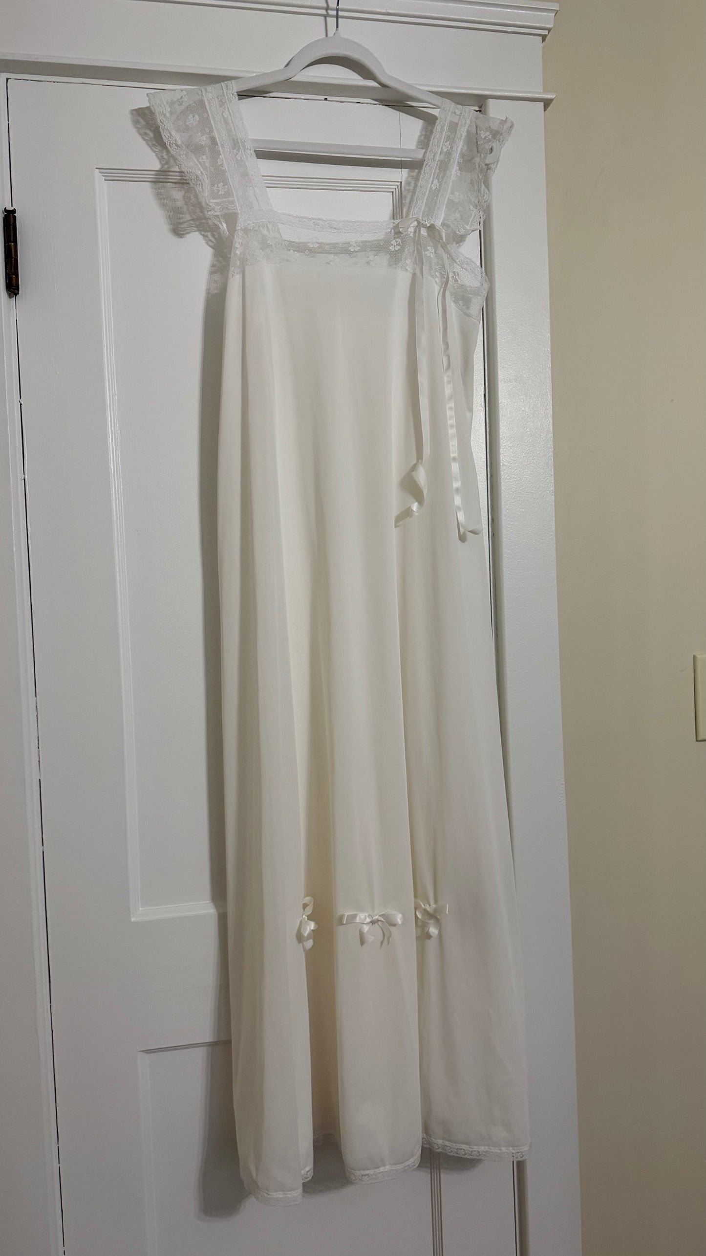 Flutter Sleeve Slip with Bow Details