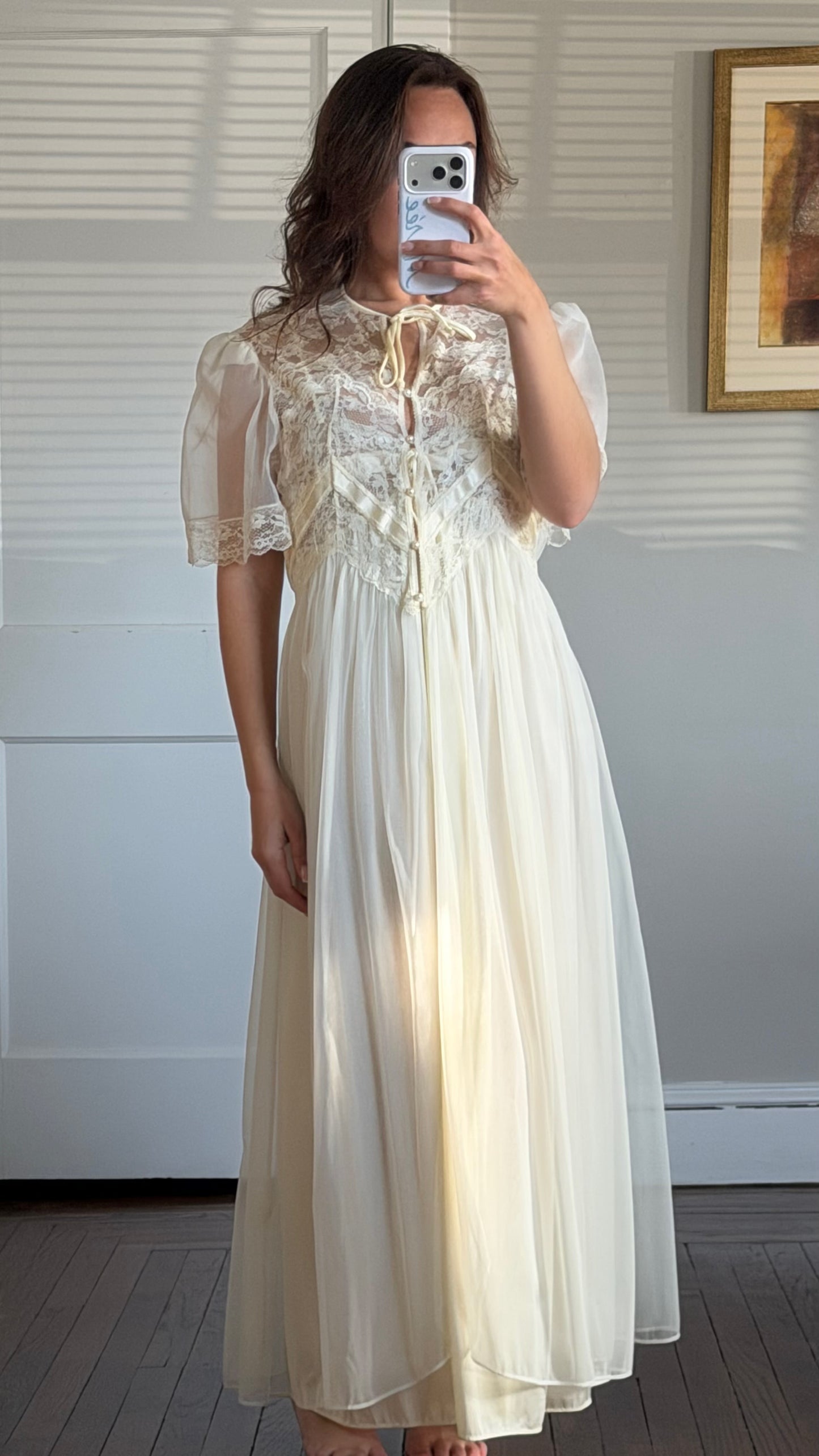 Ivory/Cream Lace & Ribbon Detail Peignoir Set