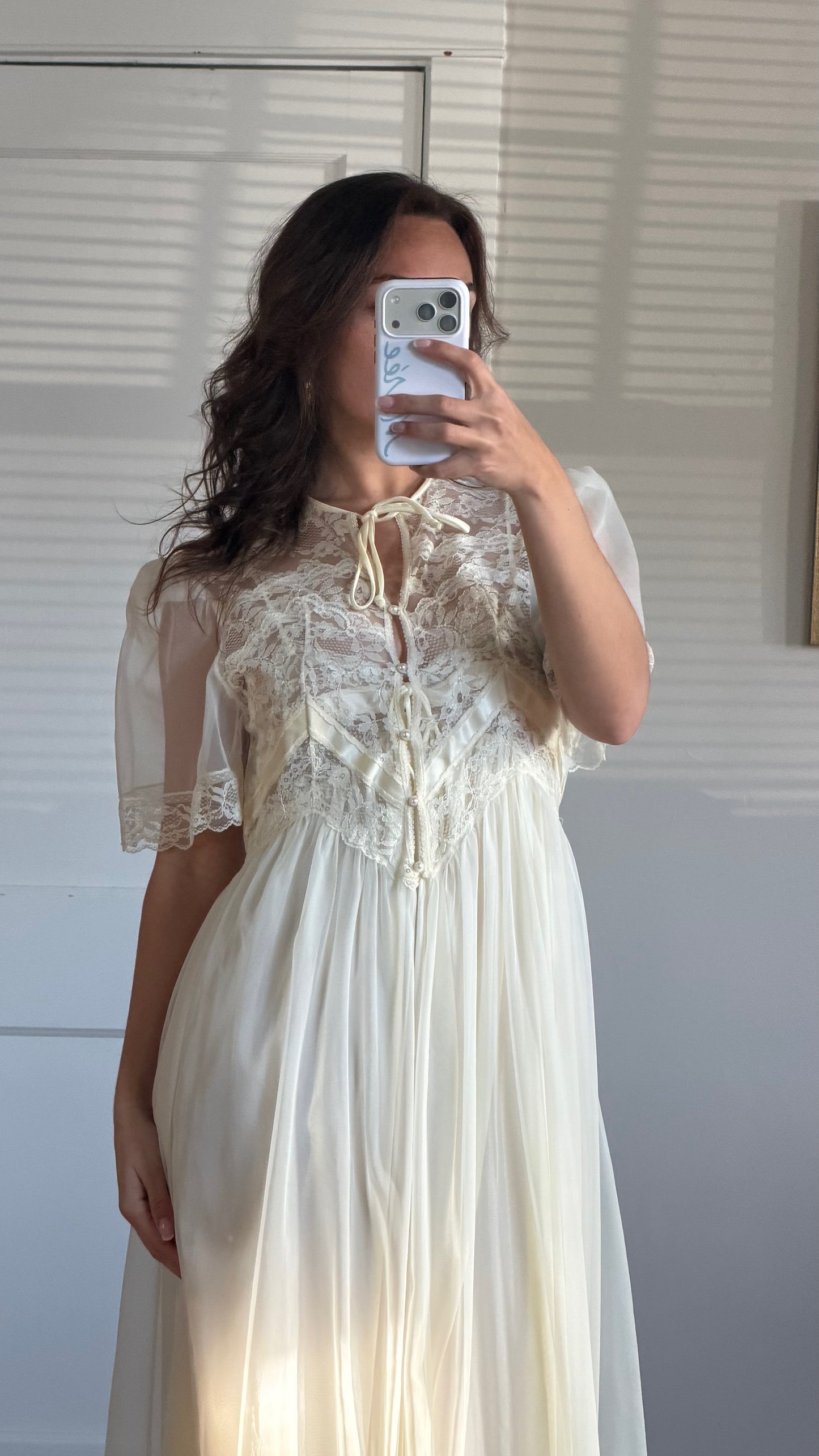 Ivory/Cream Lace & Ribbon Detail Peignoir Set