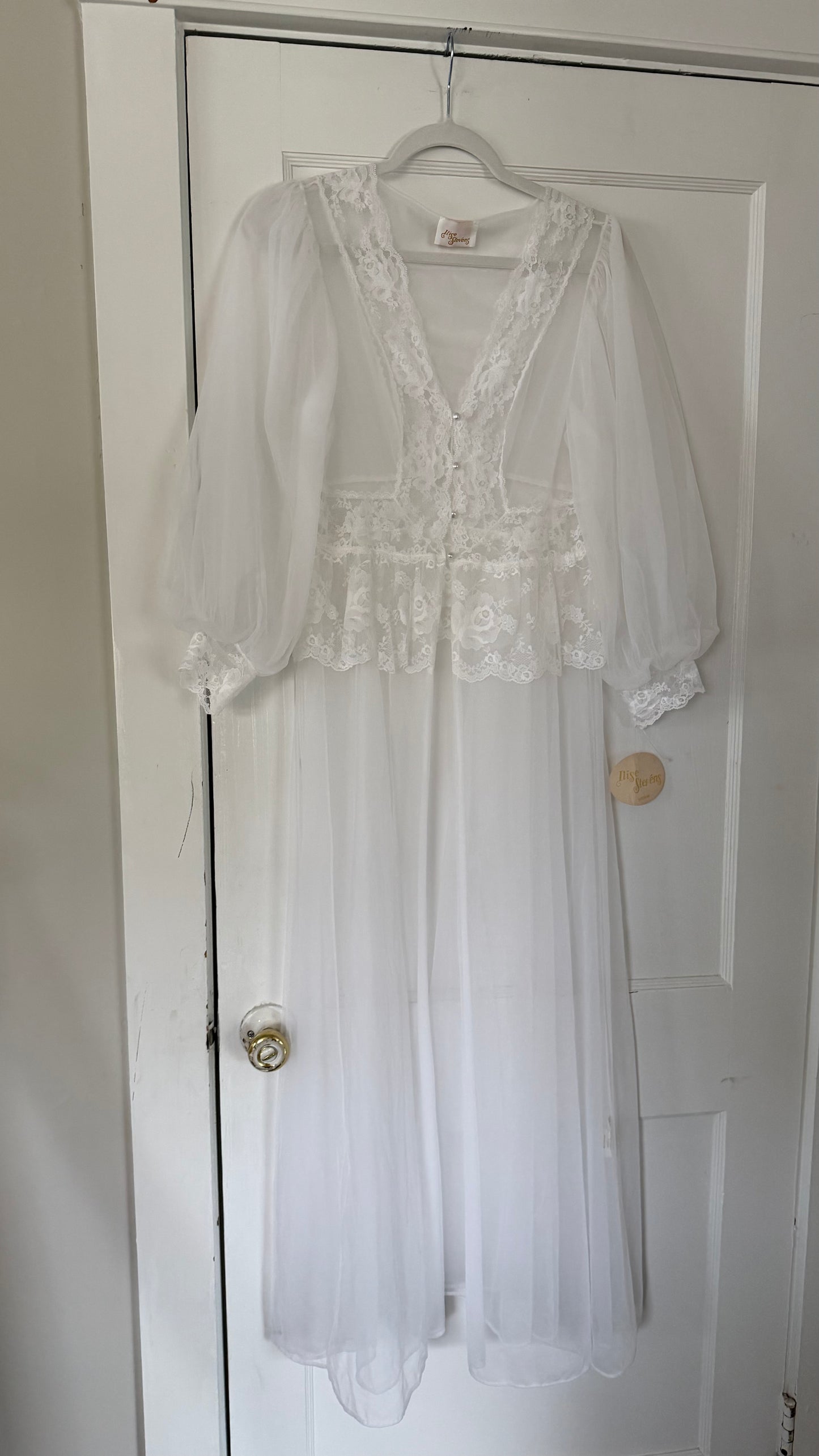 Peplum and Lace Detail Peignoir Set