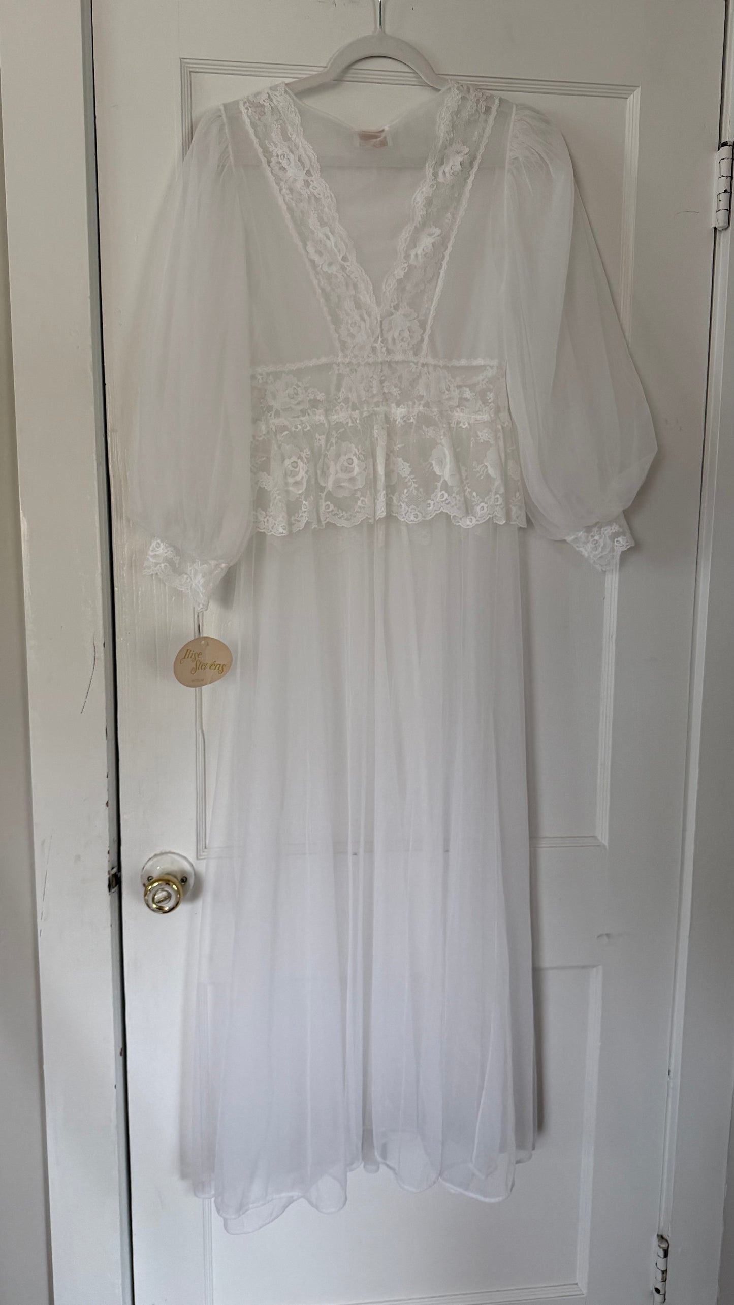 Peplum and Lace Detail Peignoir Set