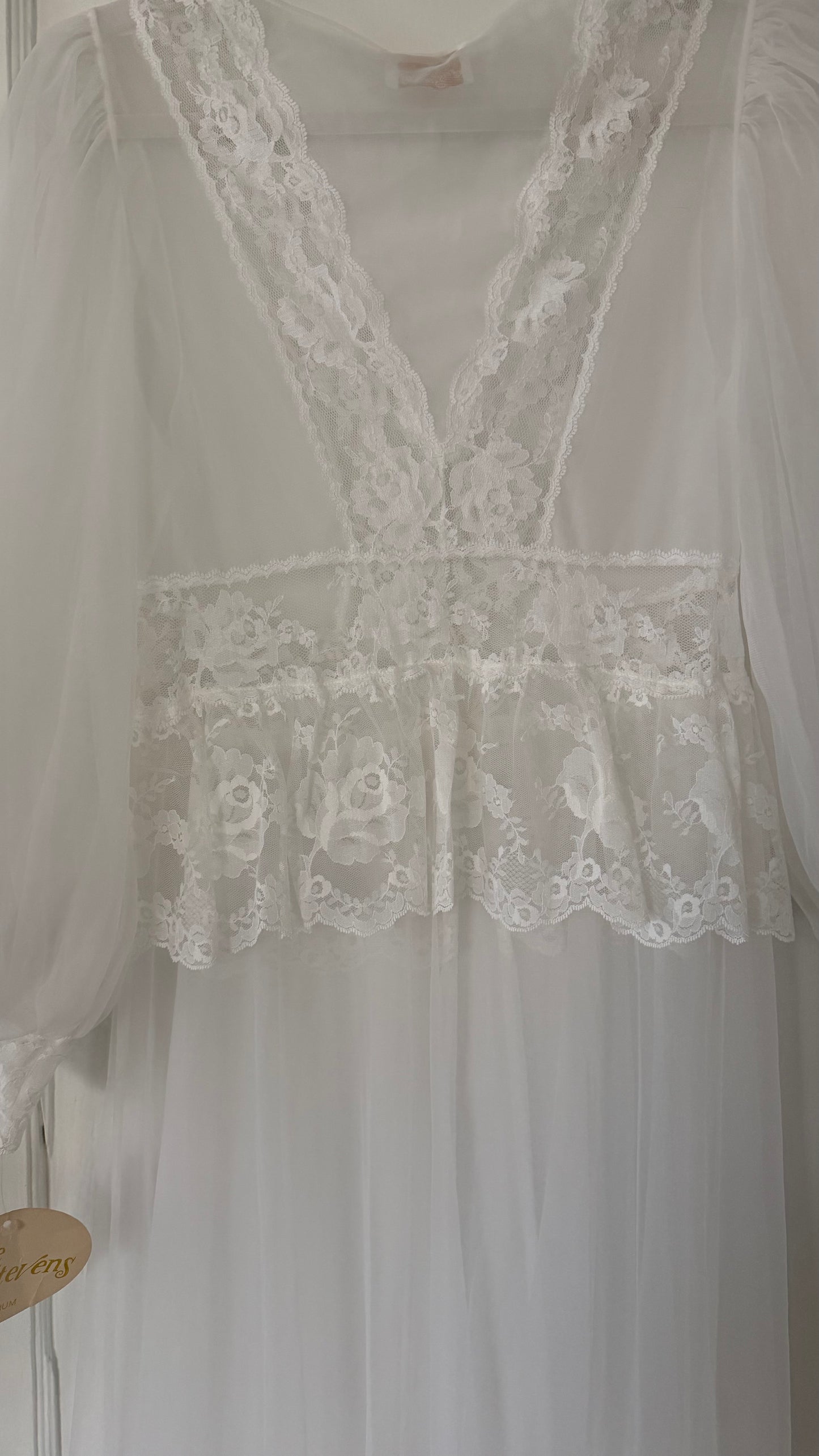 Peplum and Lace Detail Peignoir Set