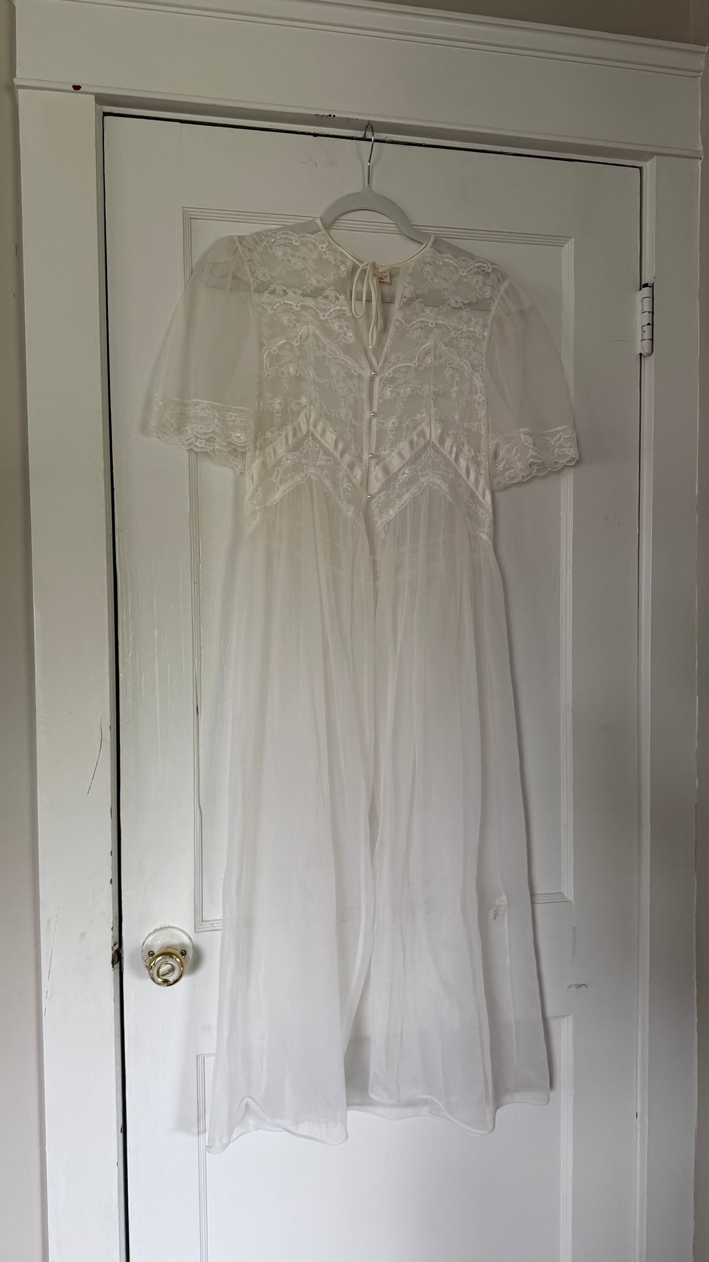 White Lace & Ribbon Detail Peignoir Set