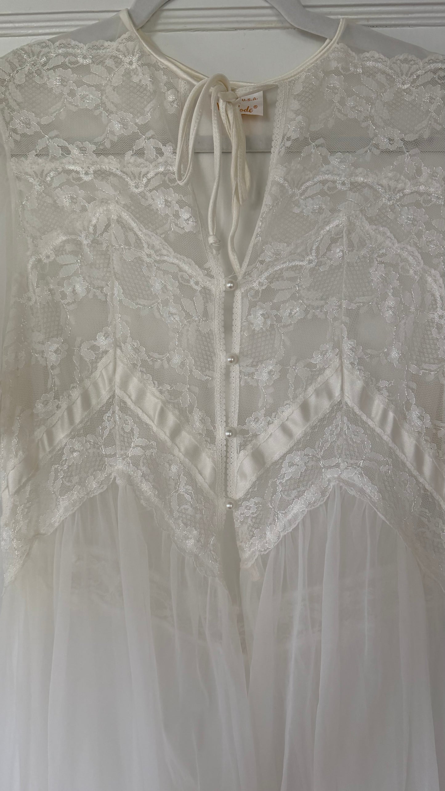 White Lace & Ribbon Detail Peignoir Set