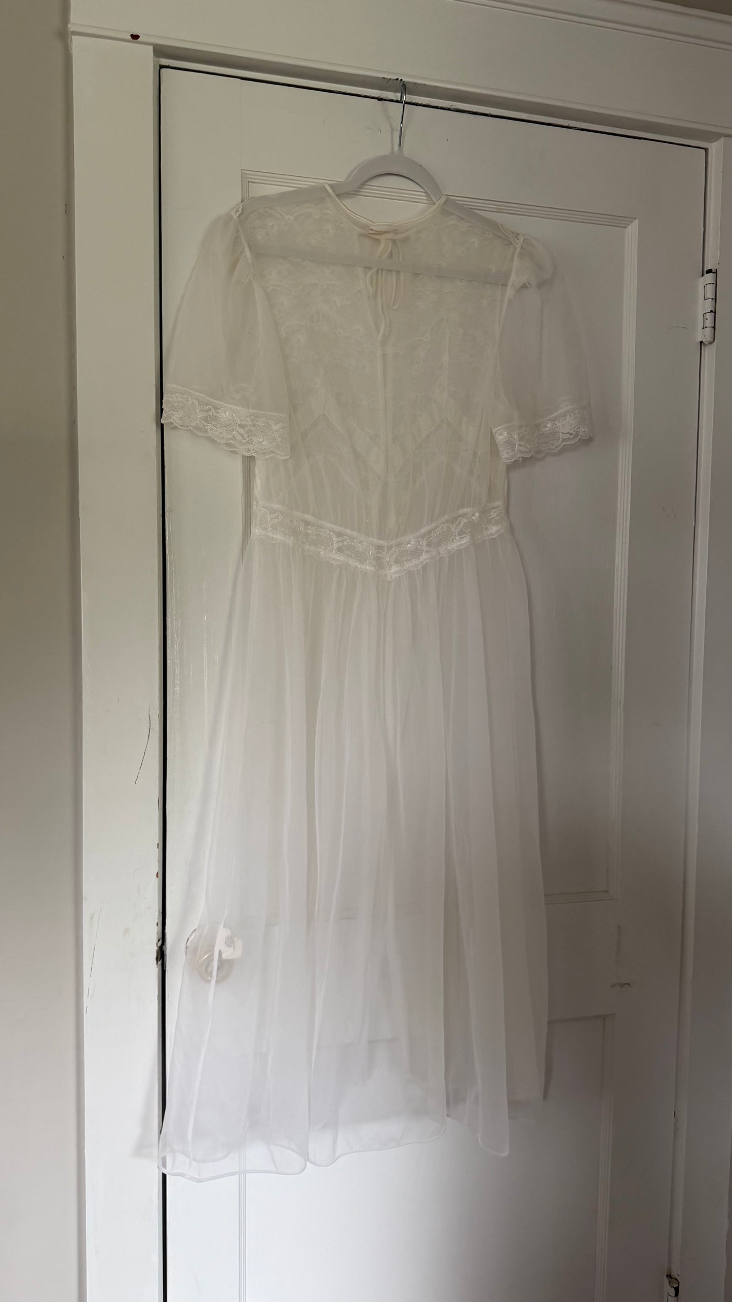 White Lace & Ribbon Detail Peignoir Set