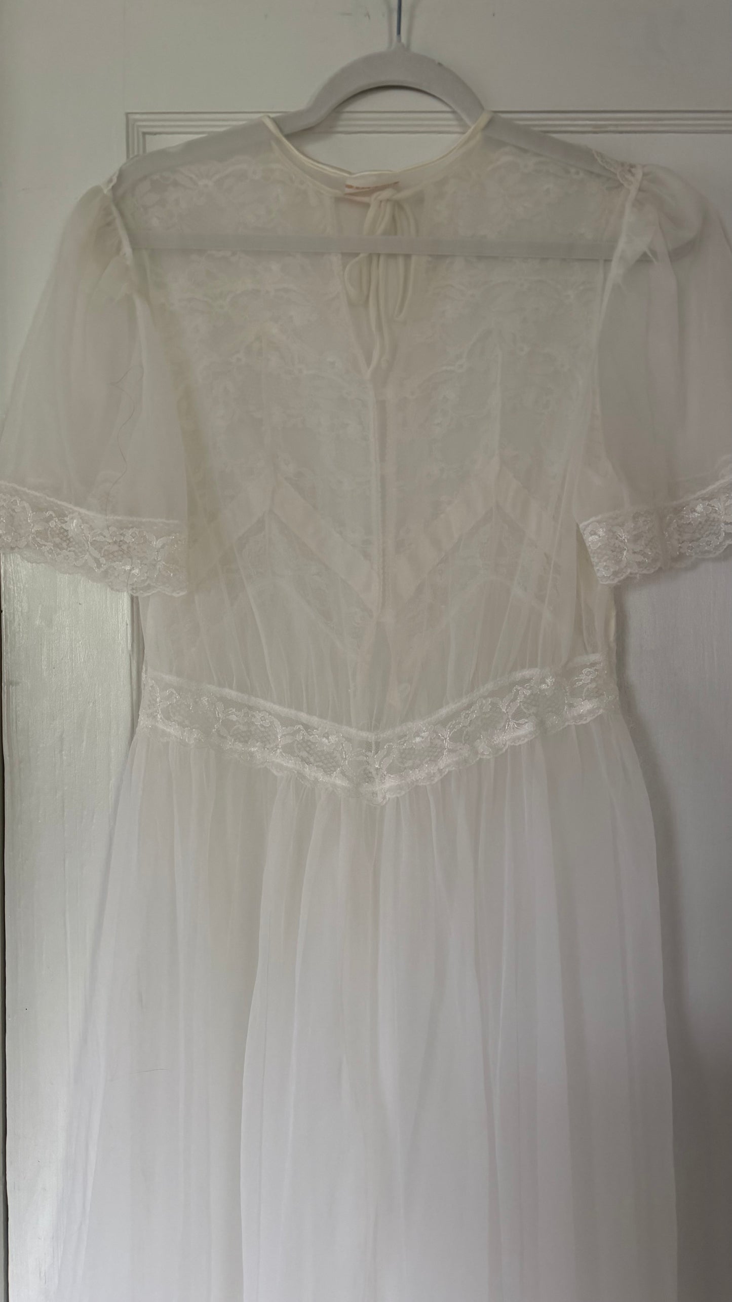 White Lace & Ribbon Detail Peignoir Set