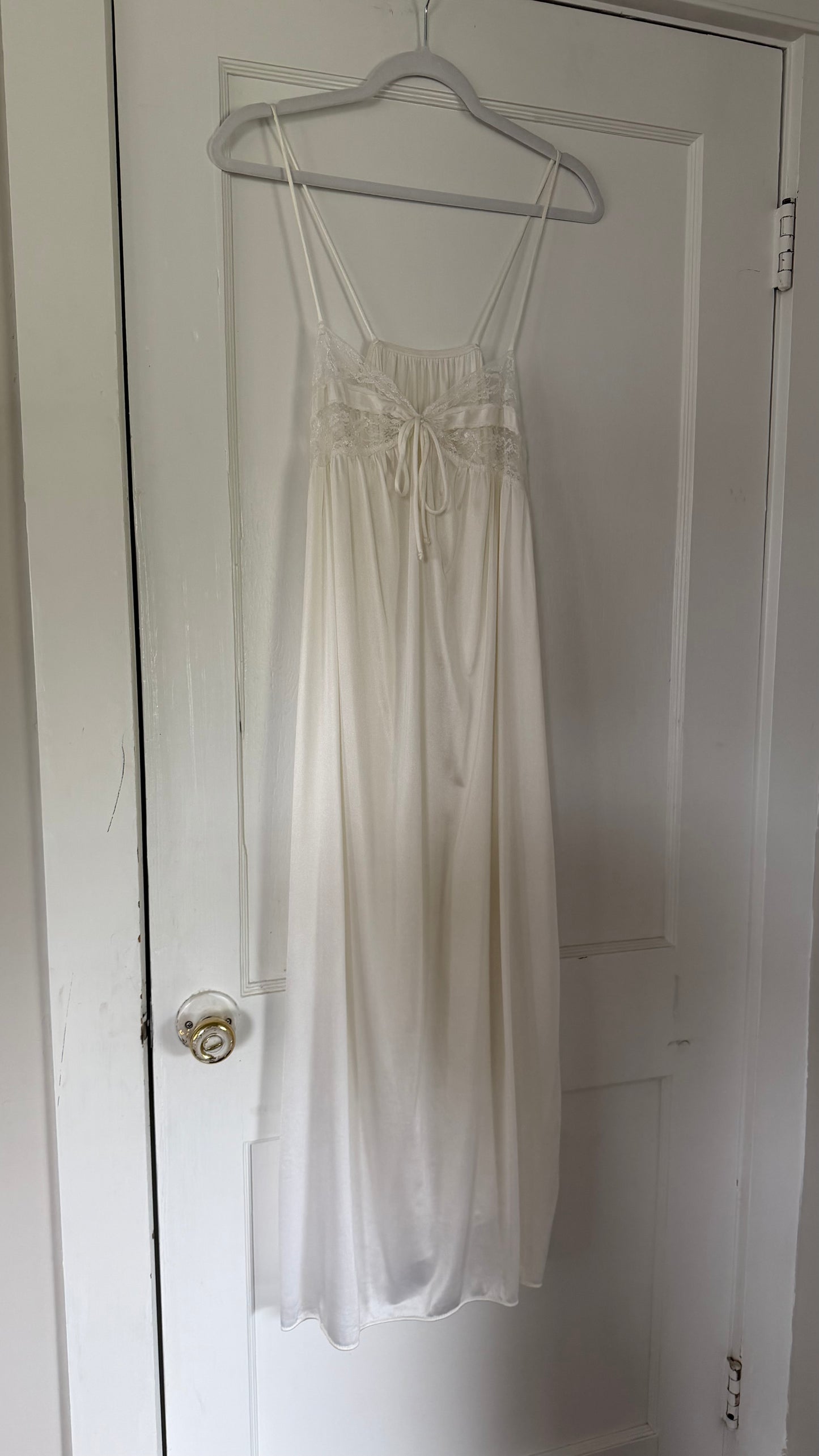 White Lace & Ribbon Detail Peignoir Set