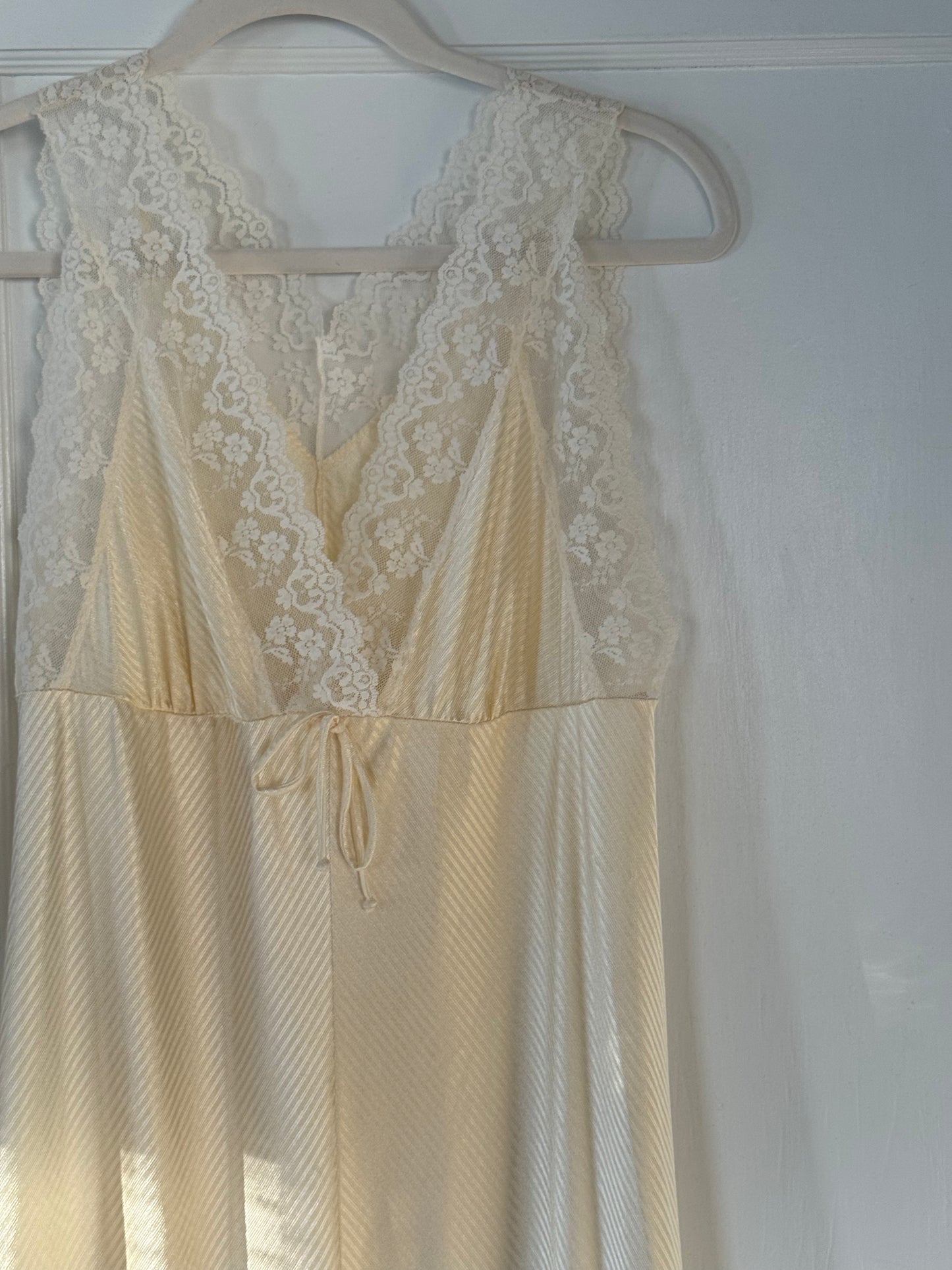Pale Yellow Lace & Bow Detail Slip