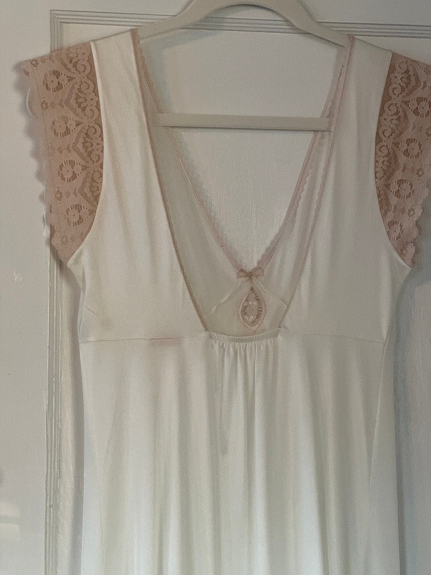 Maidenform Slip with Blush Lace Sleeve Detail