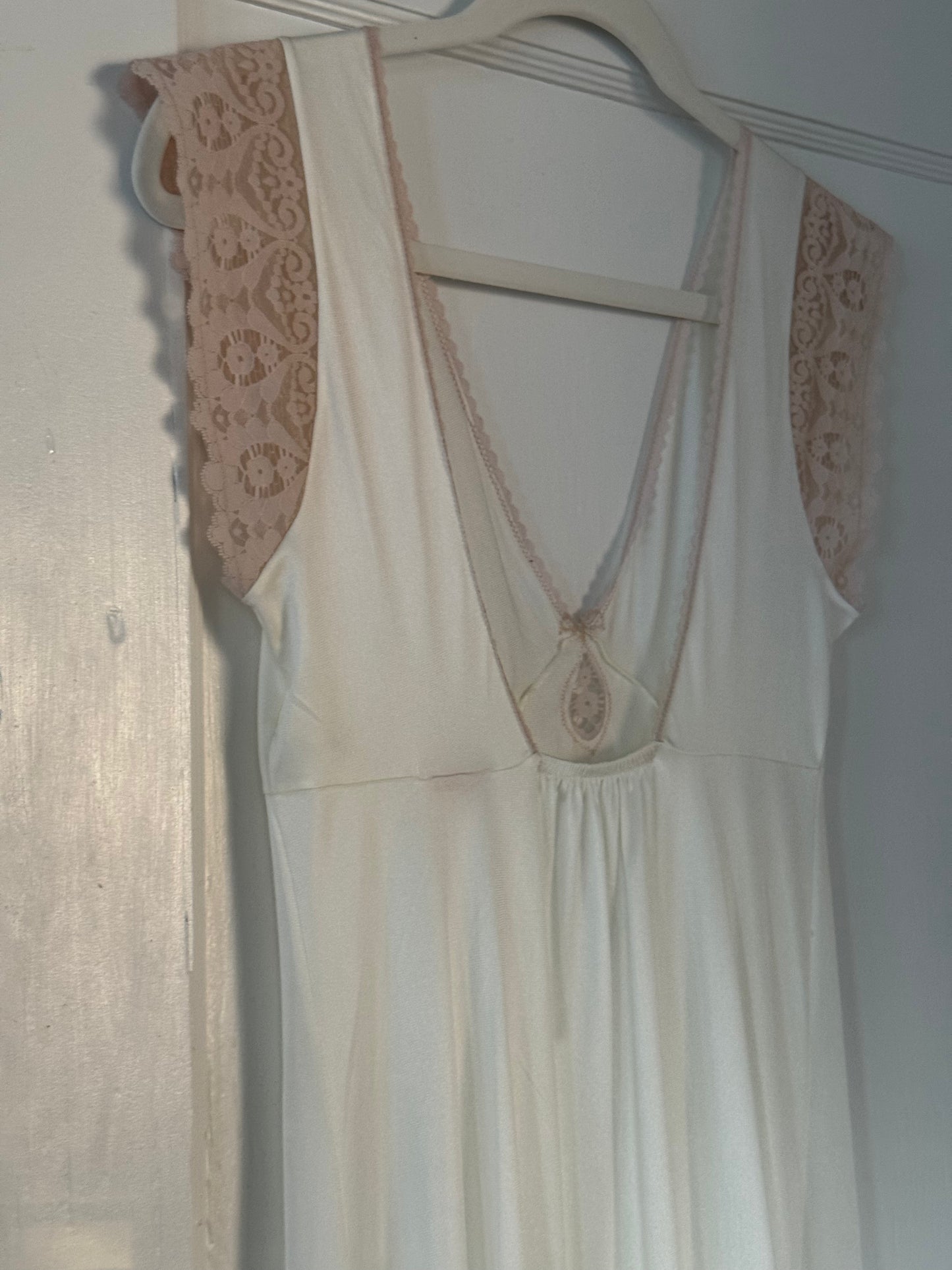 Maidenform Slip with Blush Lace Sleeve Detail