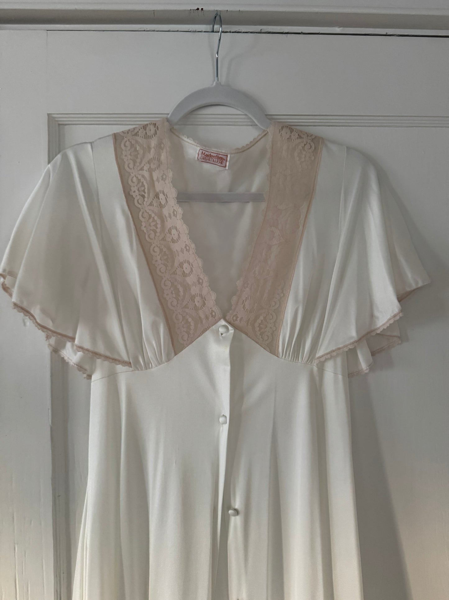 Maidenform Robe with Blush Sleeve Lace Detail