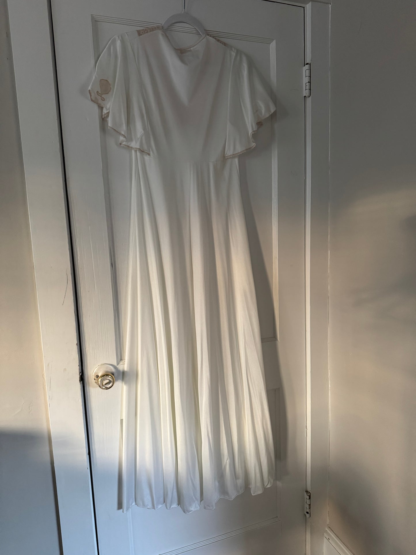 Maidenform Robe with Blush Sleeve Lace Detail