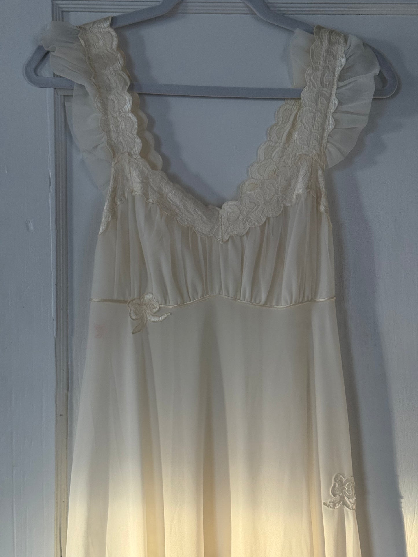 Rare 60s Bow Appliqué Detail Slip