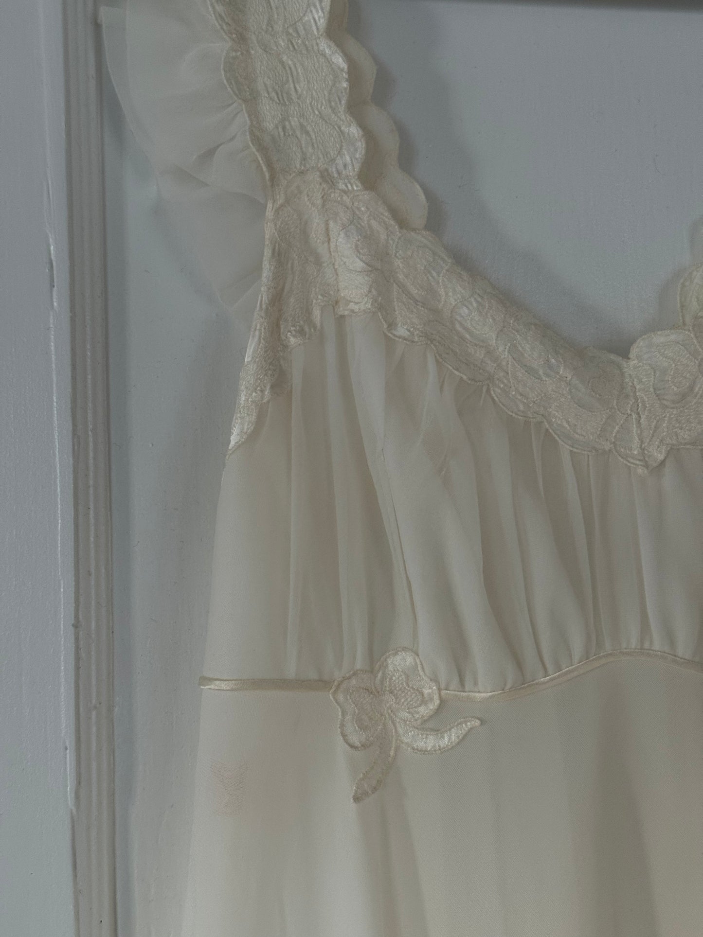 Rare 60s Bow Appliqué Detail Slip