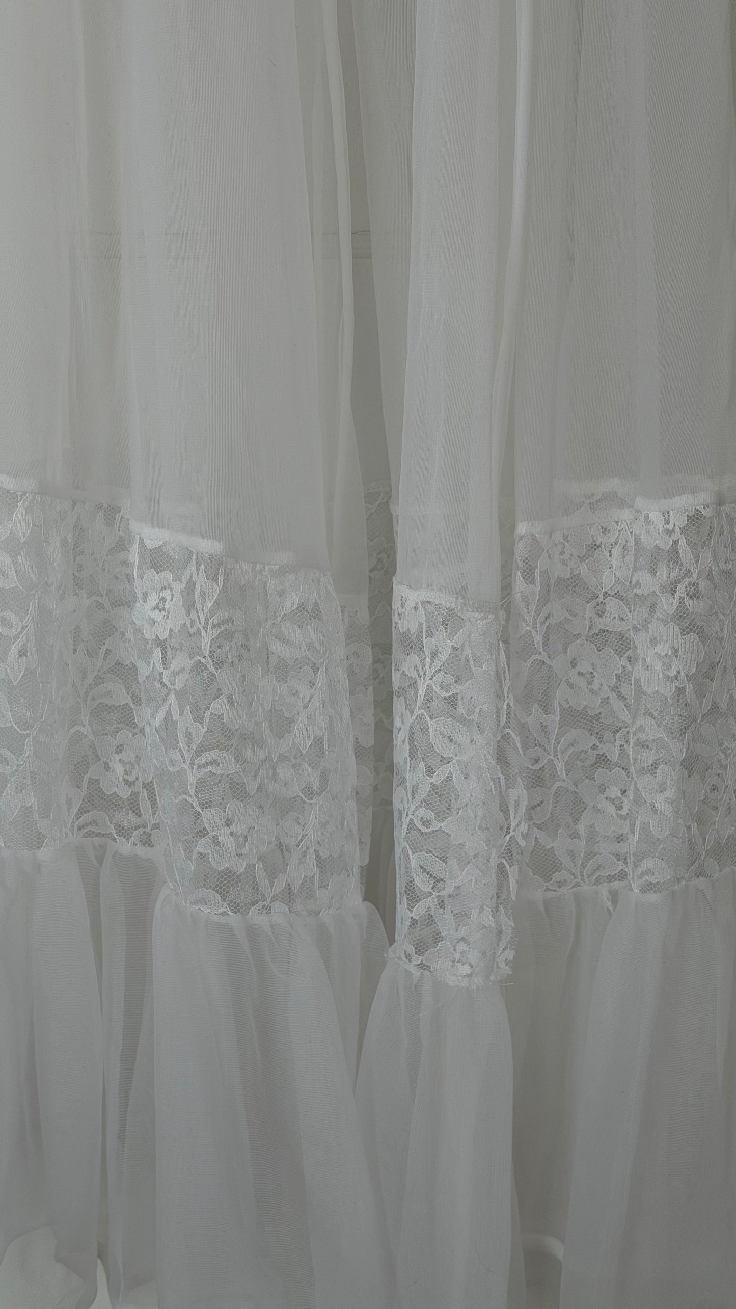 White Lace-Detail Peignoir Set
