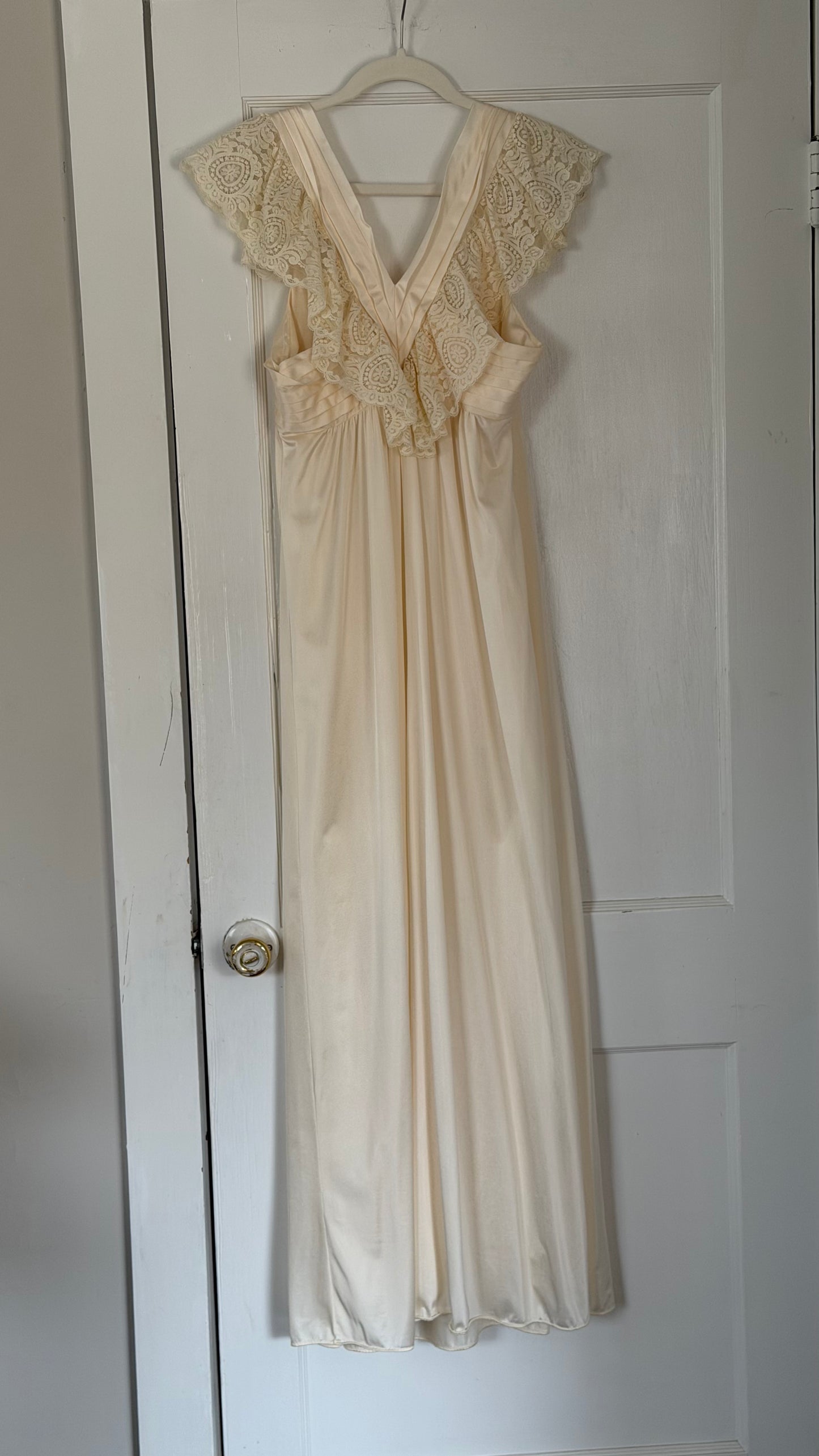 Rare Cream Lace Flutter Sleeve Slip