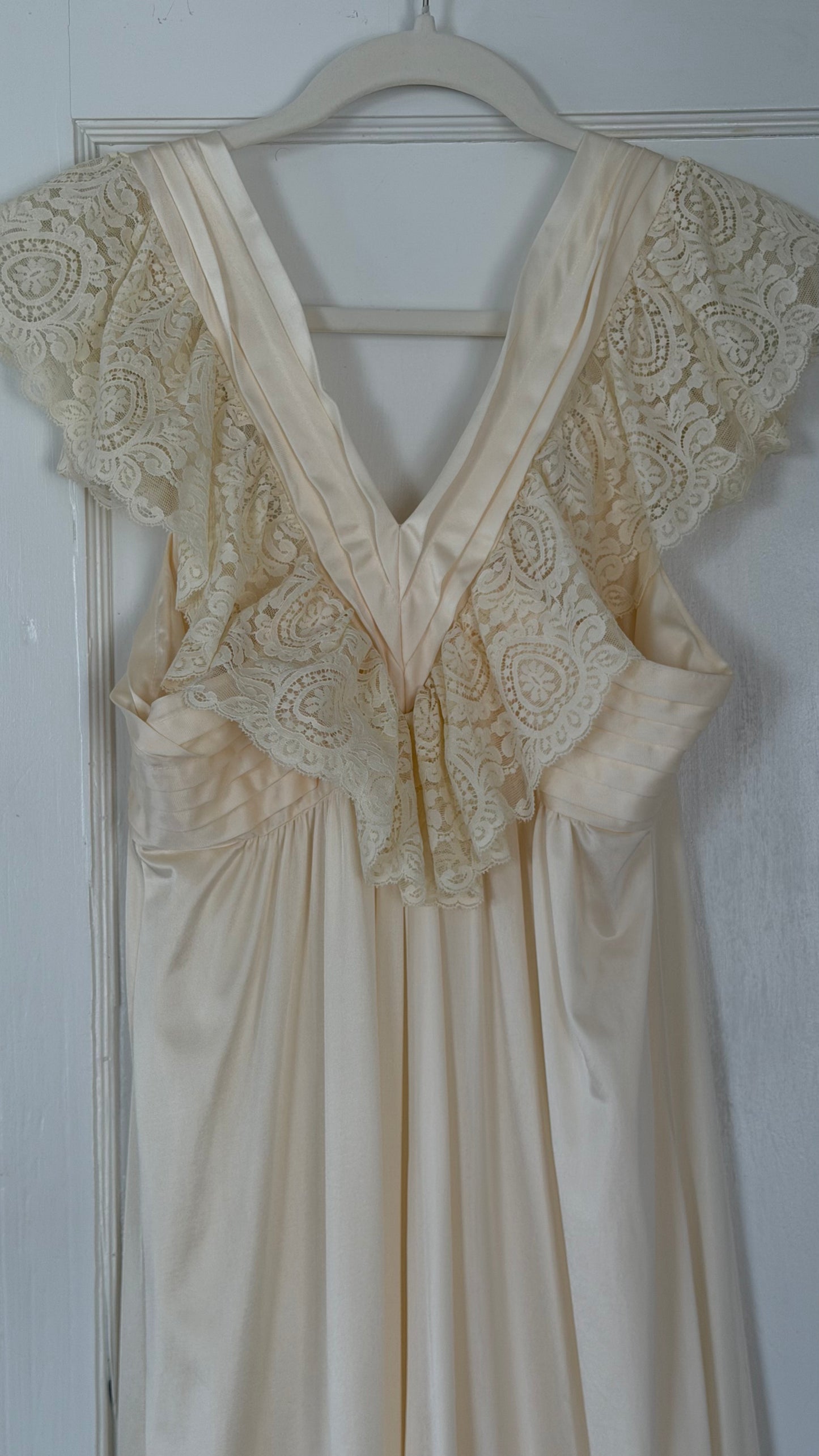 Rare Cream Lace Flutter Sleeve Slip