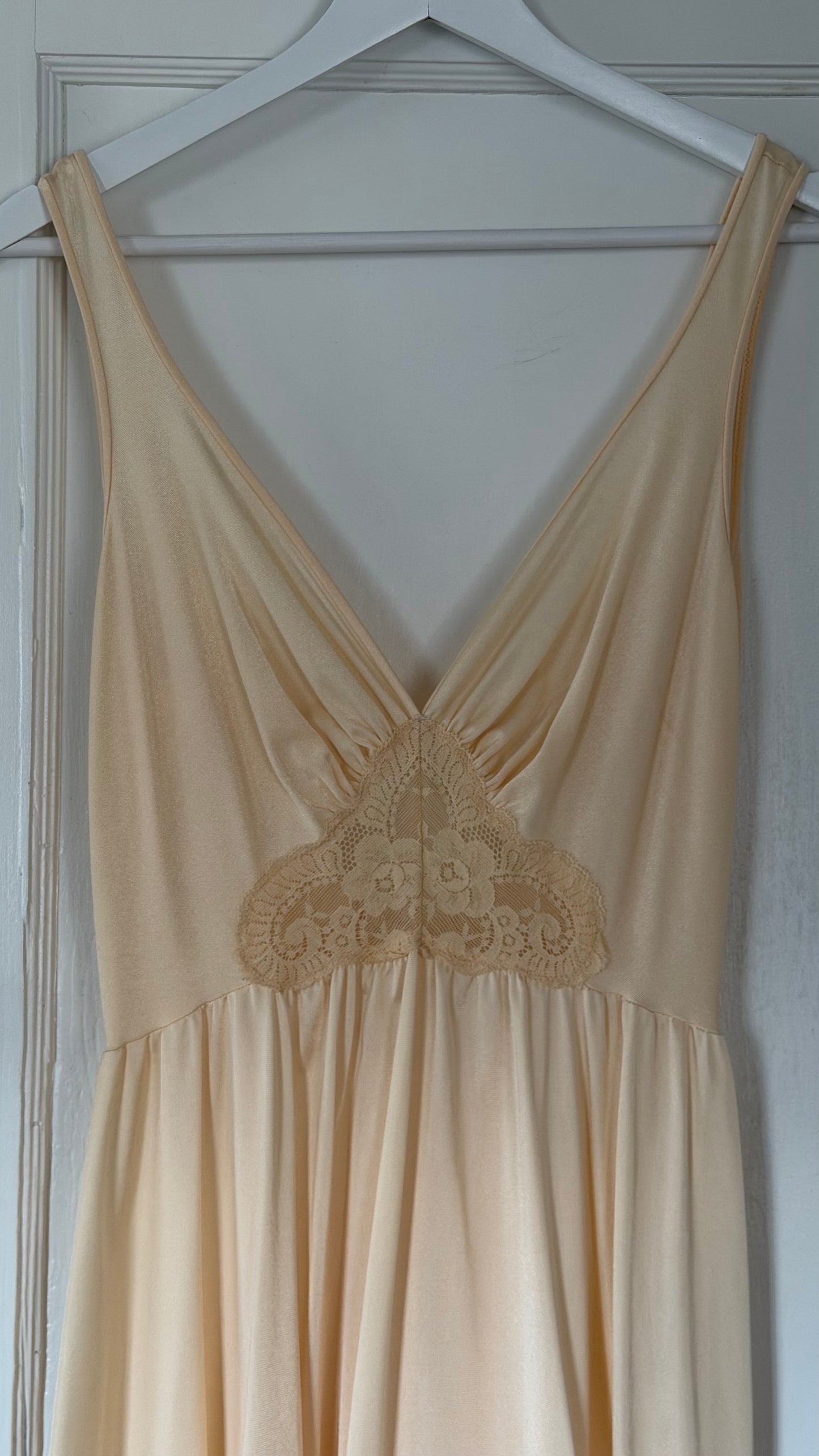Buttercream Full-Sweep Slip