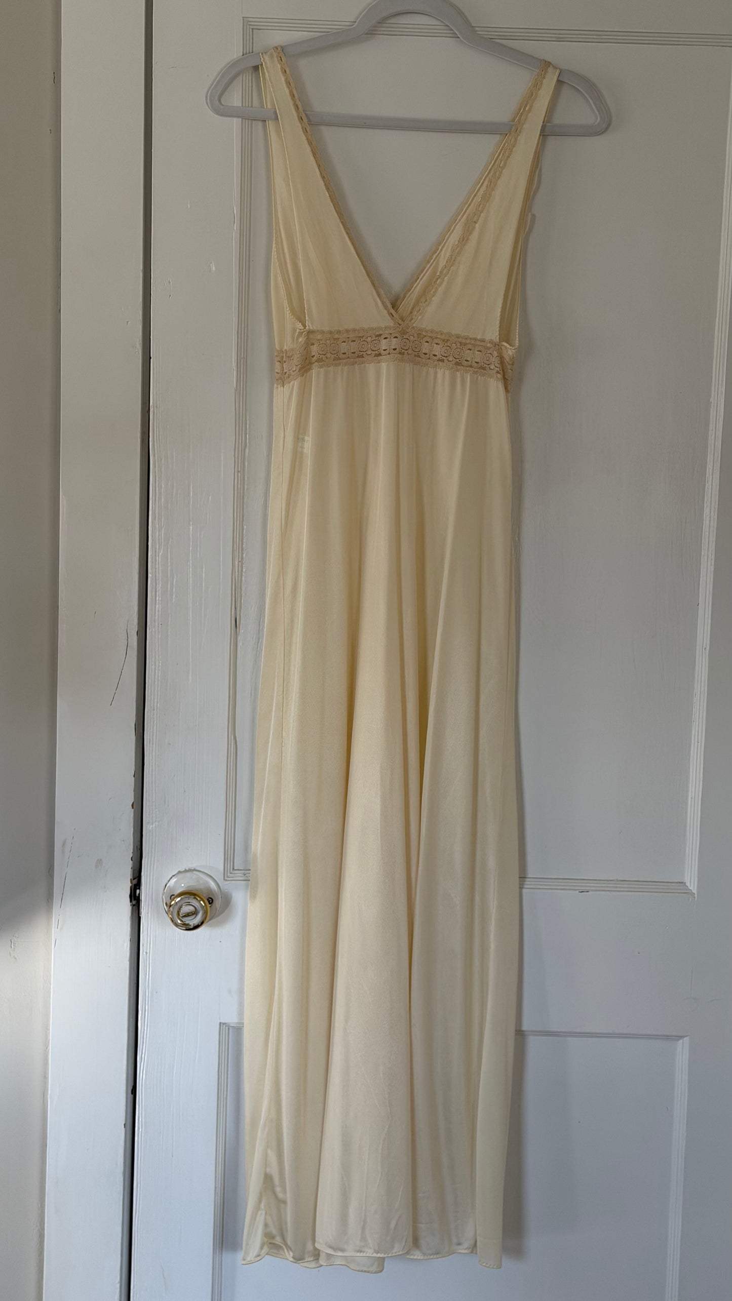 Cream Ruffle-Detail Peignoir Set