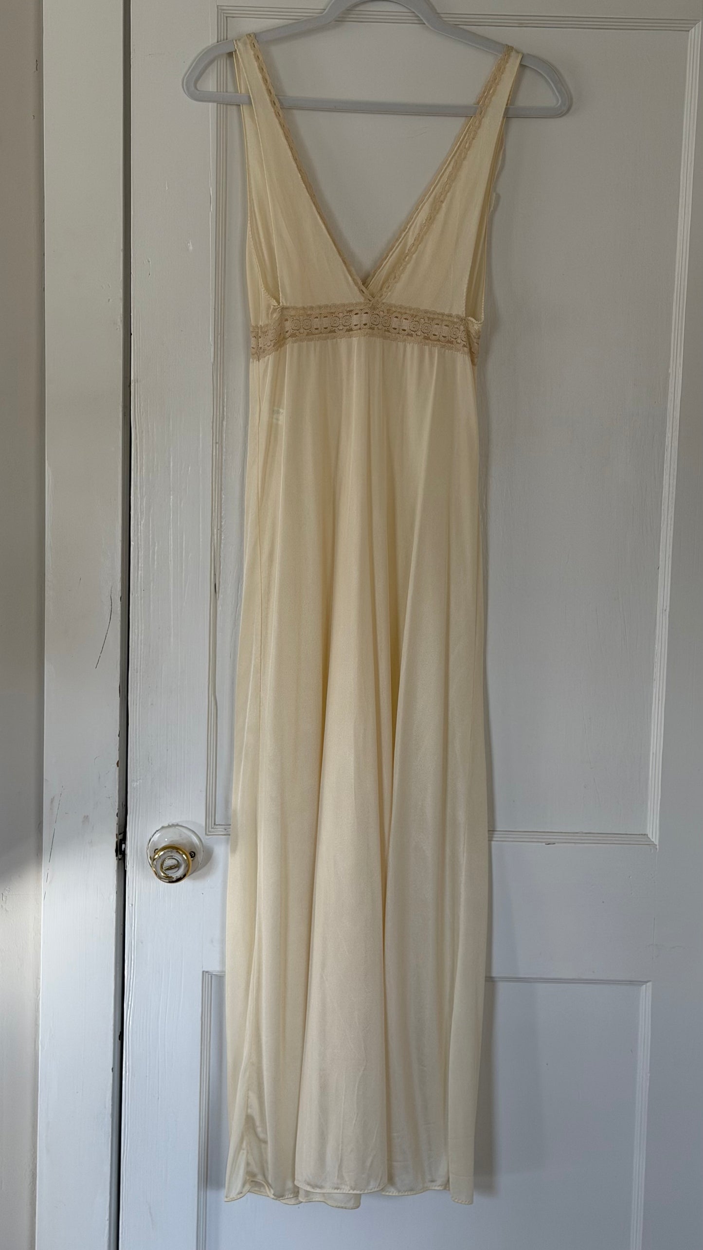 Cream Ruffle-Detail Peignoir Set