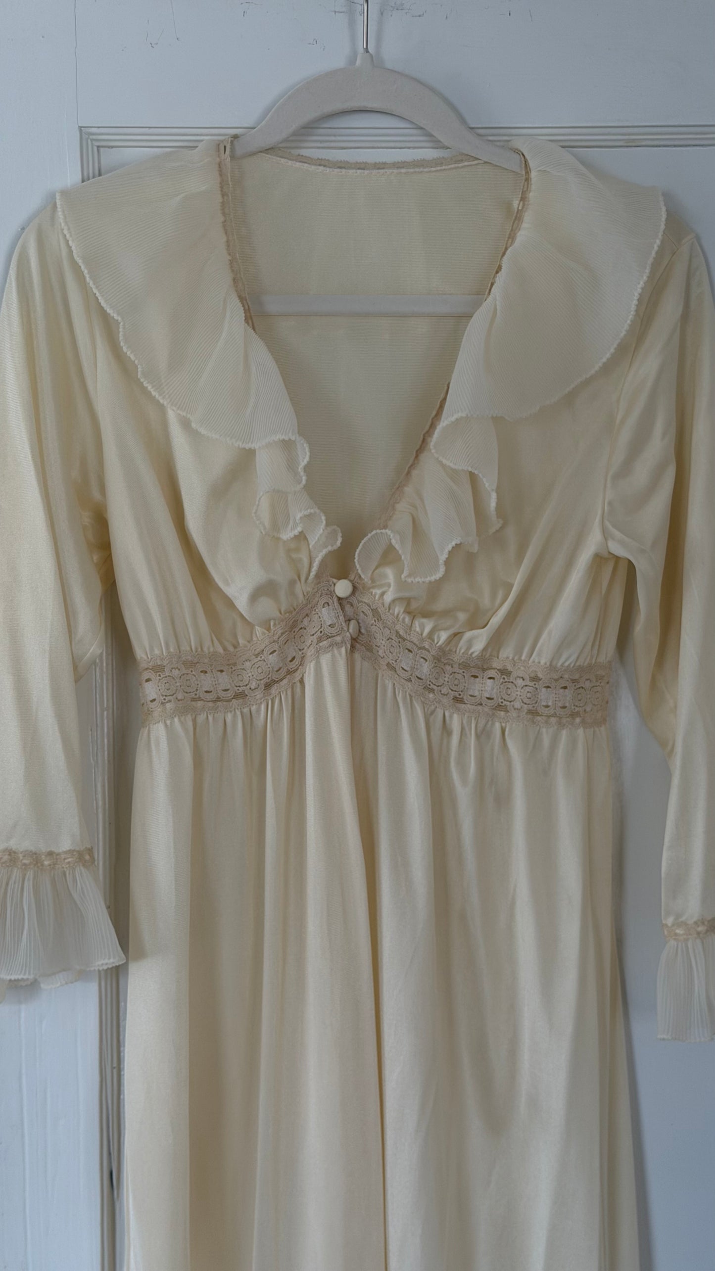 Cream Ruffle-Detail Peignoir Set