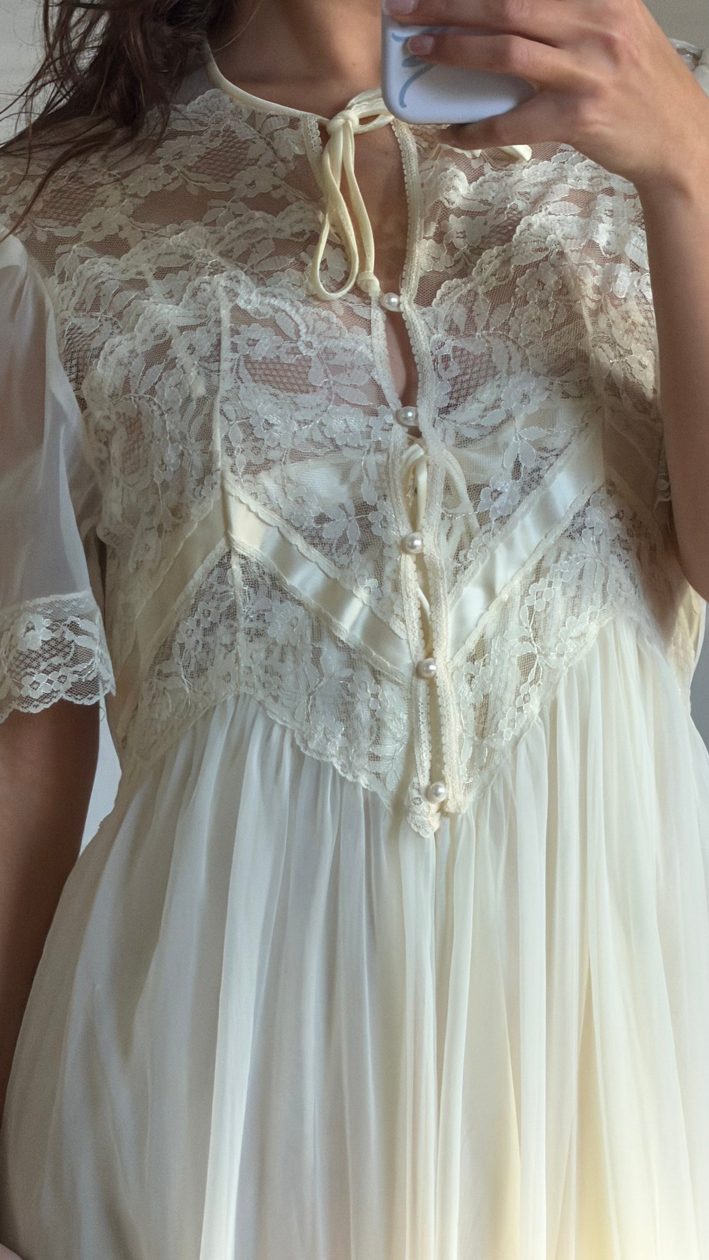 Ivory/Cream Lace & Ribbon Detail Peignoir Set
