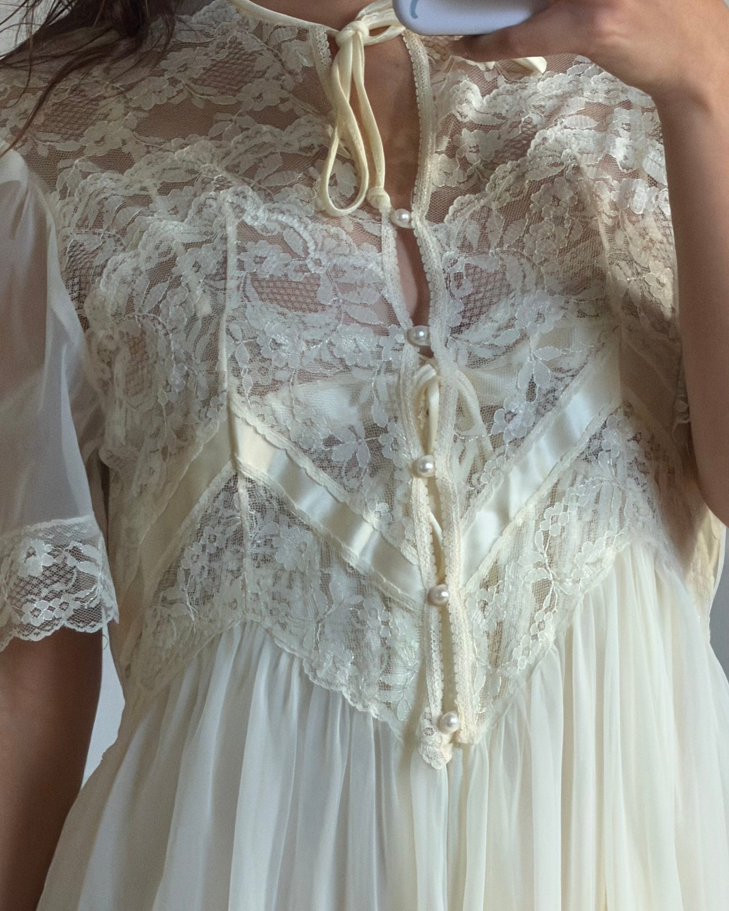 Cream Lace & Ribbon Detail Robe