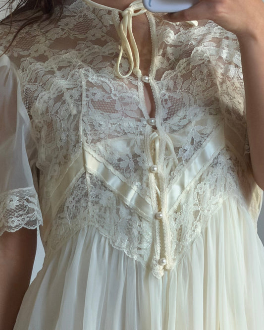 Cream Lace & Ribbon Detail Robe