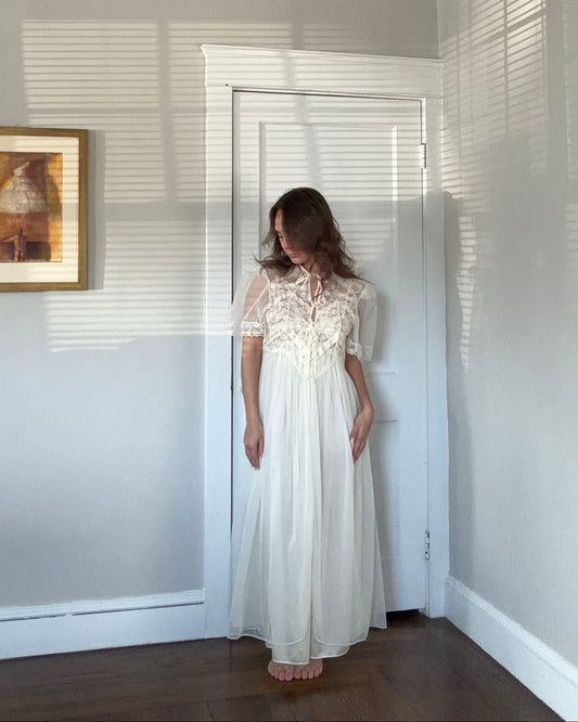 Ivory/Cream Lace & Ribbon Detail Peignoir Set