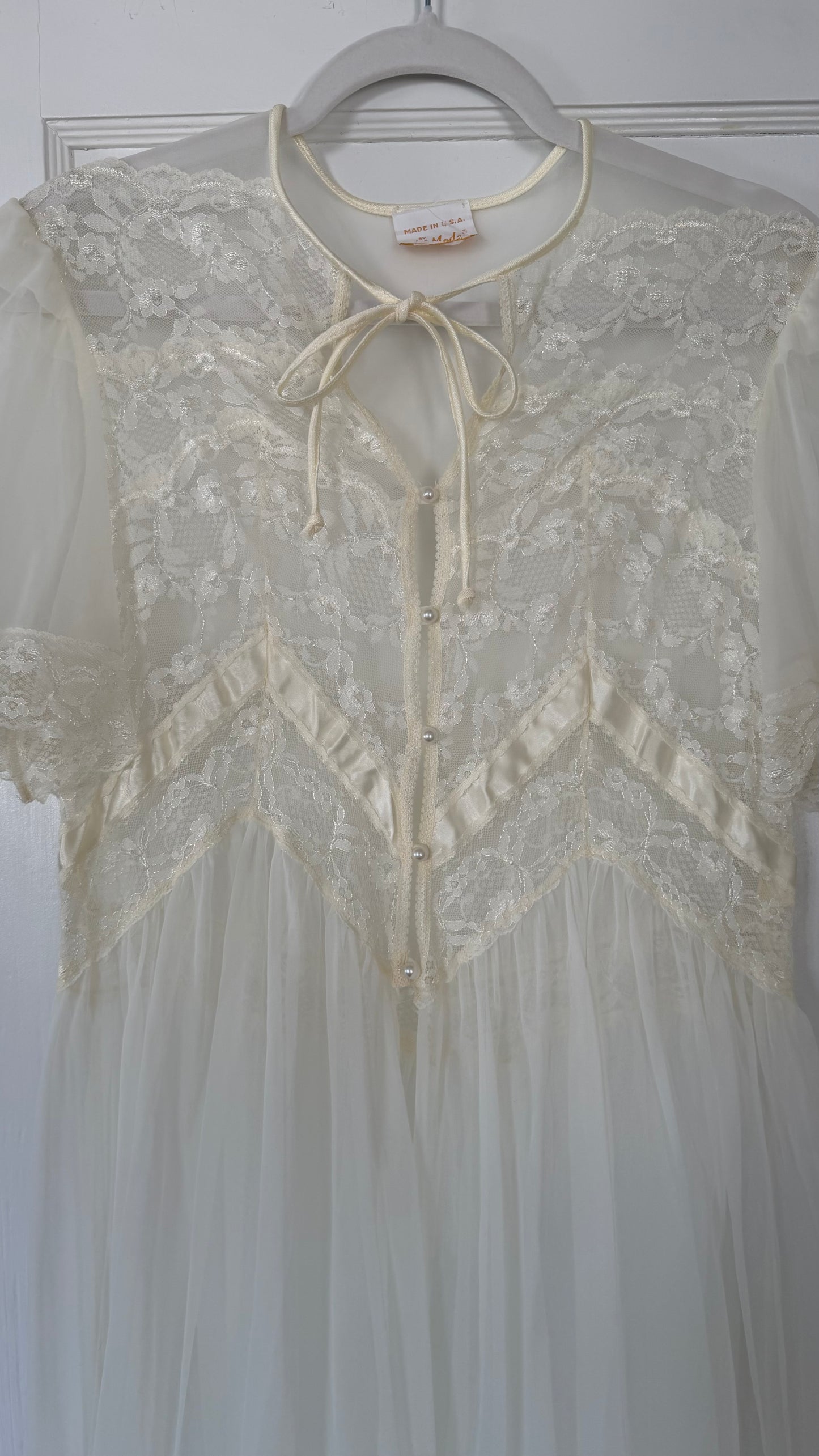 Ivory/Cream Lace & Ribbon Detail Peignoir Set