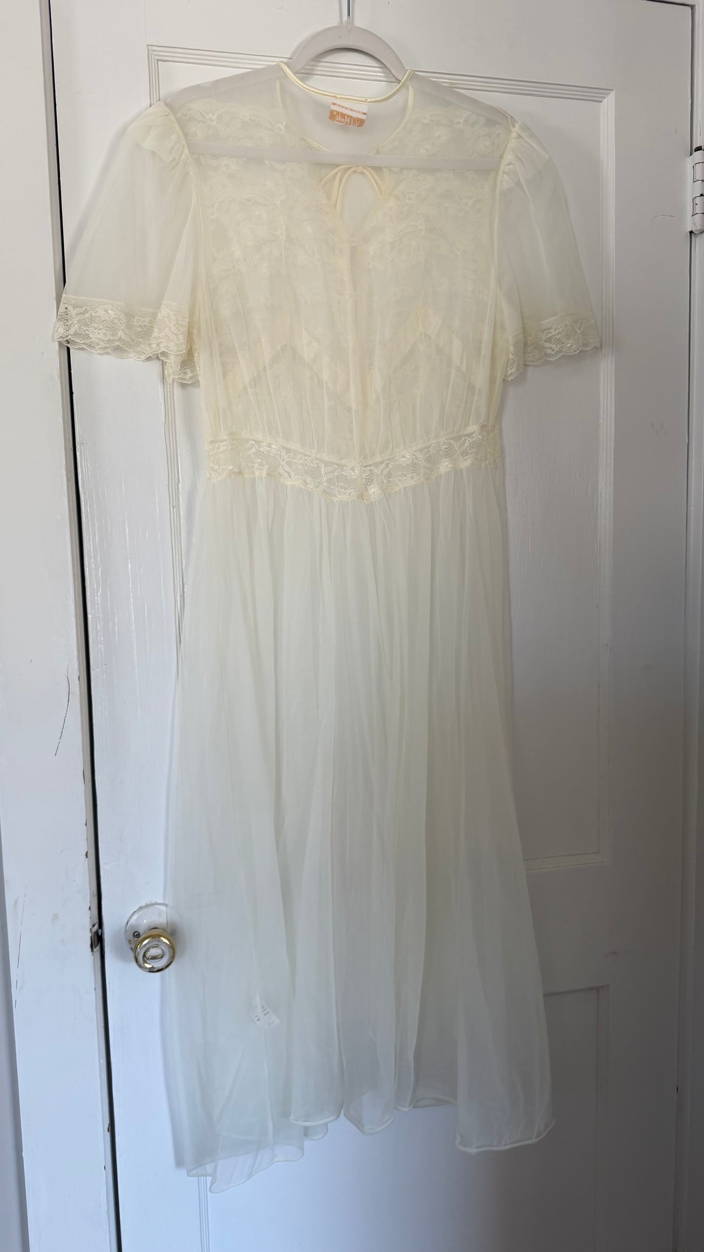 Ivory/Cream Lace & Ribbon Detail Peignoir Set