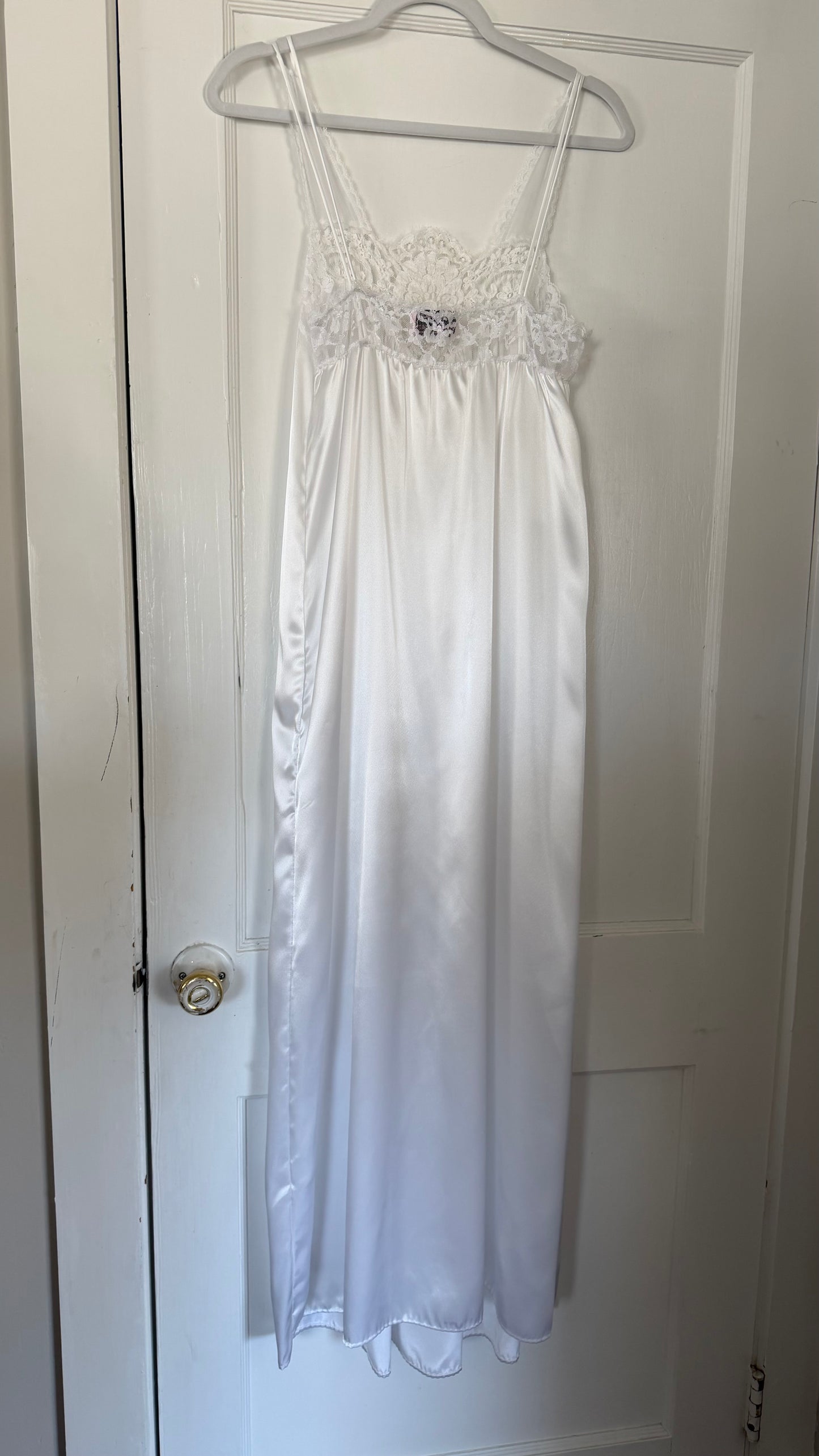 Rare Lace and Chiffon Detail Peignoir Set