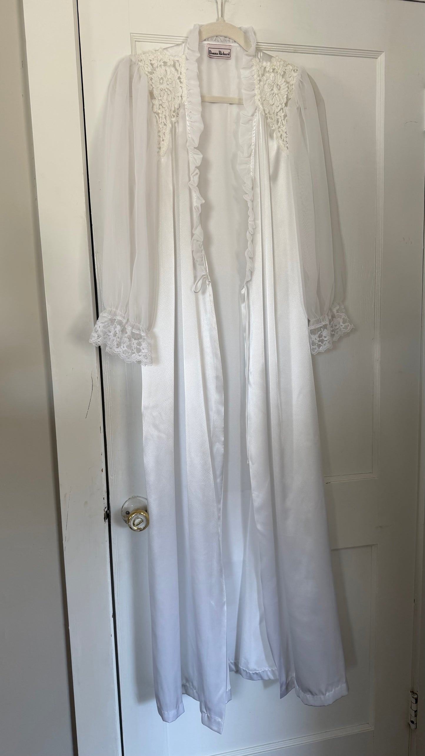 Rare Lace and Chiffon Detail Peignoir Set